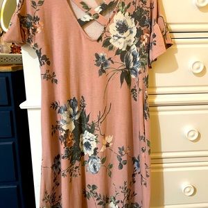 Boutique style dress-very cute and never worn. Excellent condition!